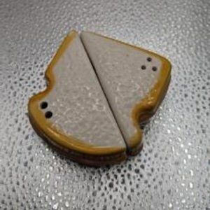 VINTAGE SANDWICH WHITE BREAD SALT AND PEPPER SHAKER